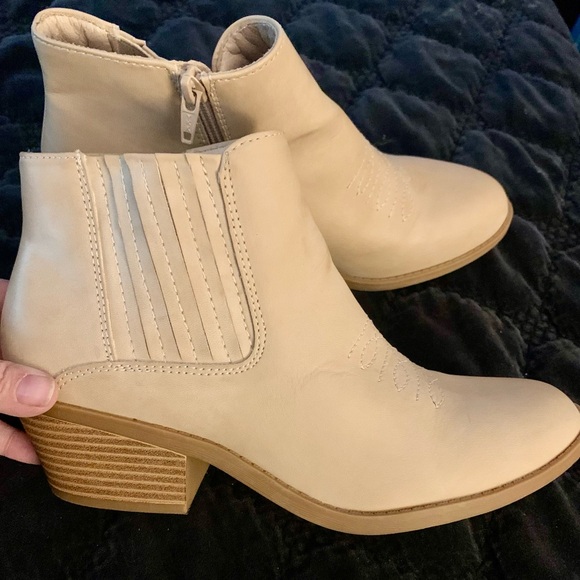 Frye and Co Women’s Jude Western Stacked Heel Booties in Camel - Picture 1 of 5